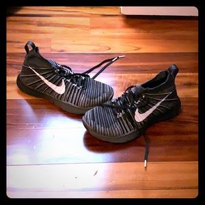 These are Nike flyknits, worm 3 times size 7 US